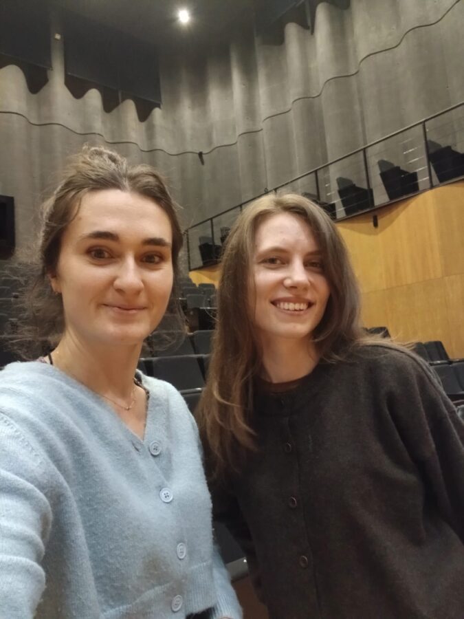 Zuzanna Sosnowska i reżyserka dźwięku Justyna Popiel po sesji nagraniowej